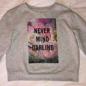 NWOT Abercrombie grey crew neck w/ flower design🌸